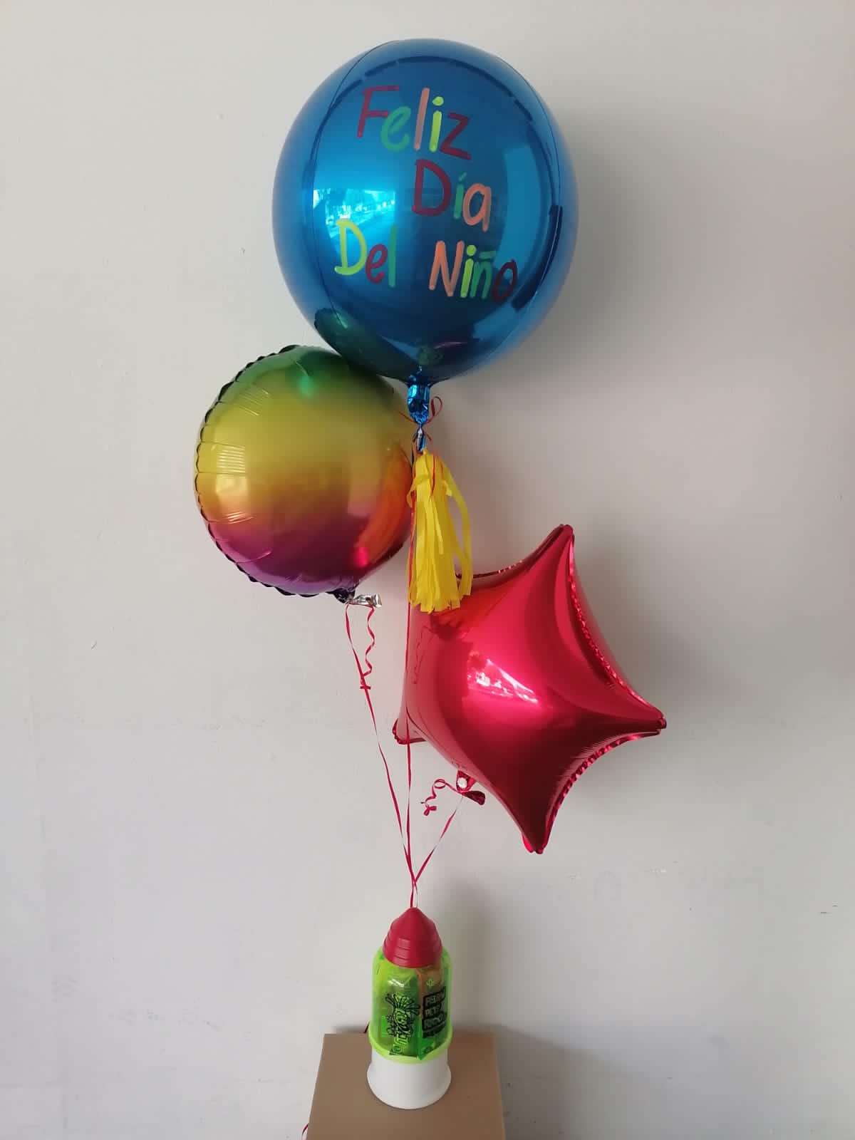 Arreglo feliz Día del niño pelonrico