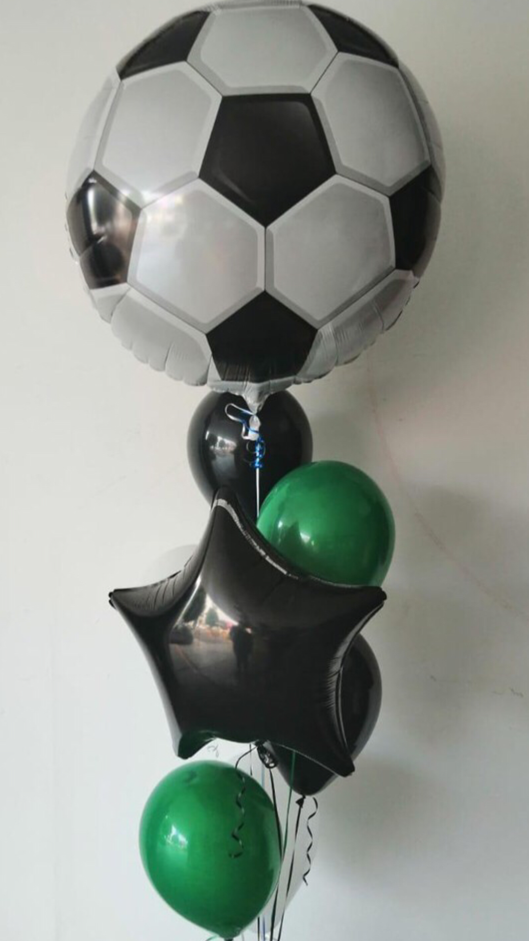 Arreglo de globos de fútbol ⚽️✨🙌🏻 Separa el tuyo con anticipación 👍🏻🤗✨  Nos pueden visitar en nuestro local de detalles y artículos al…